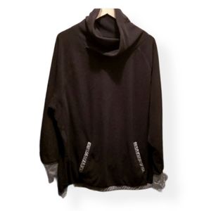 Woman's Old Navy Active fleece sweater